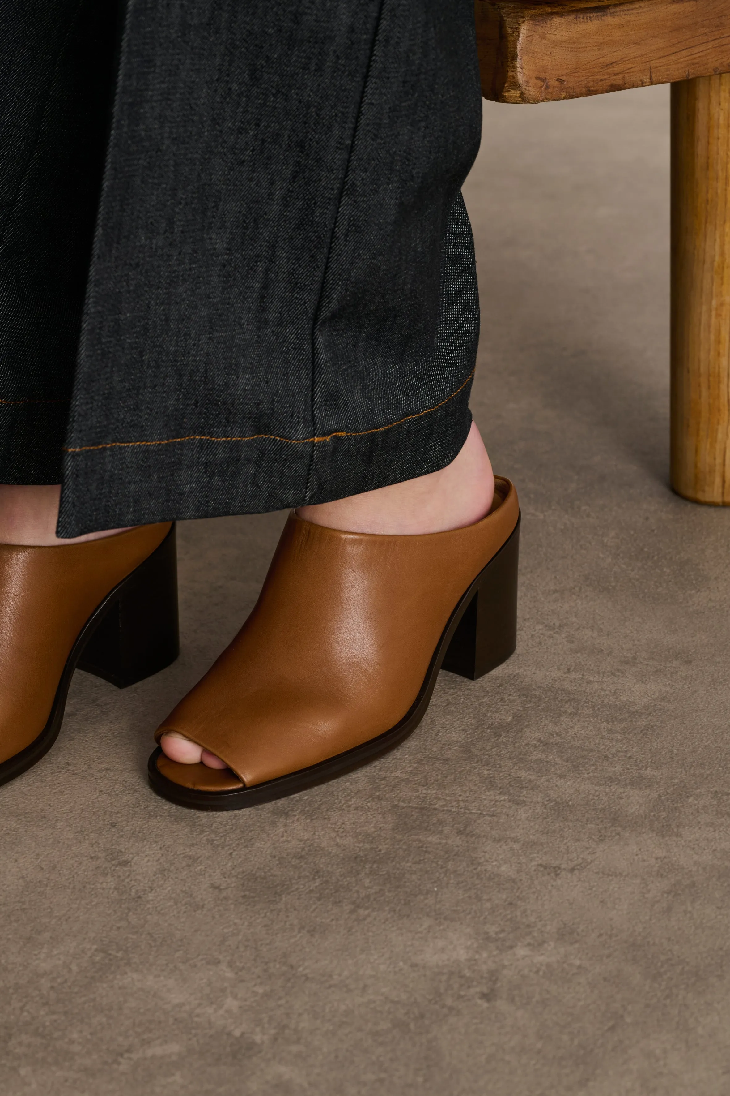 BROWN DOWN MULES