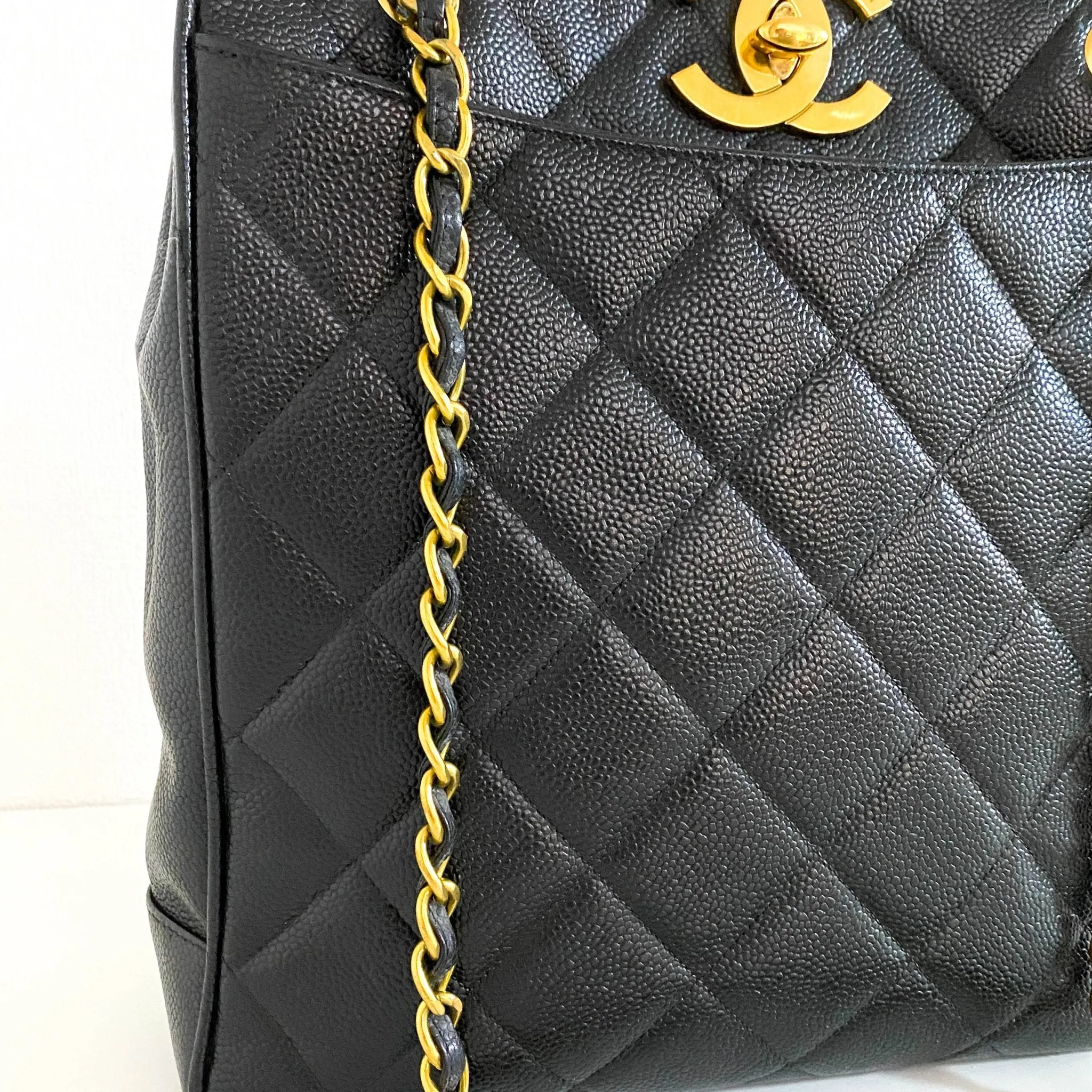 Caviar Skin Double Chain CC Quilted Shoulder Tote