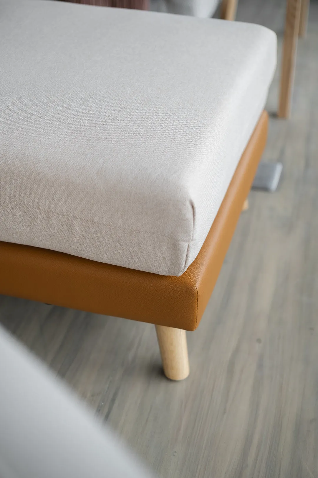 Hout Sofa & Ottoman