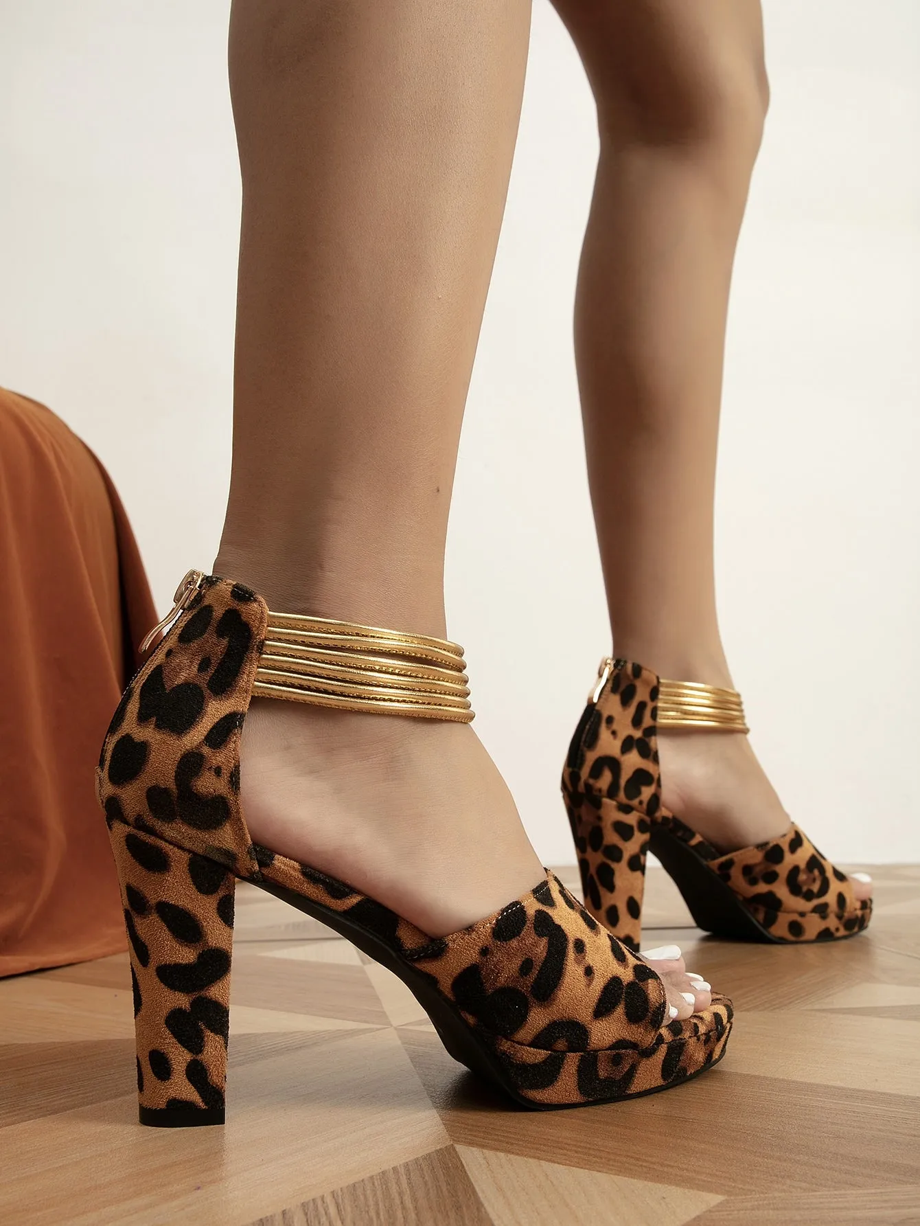 Metallic Detail Platform Sandals