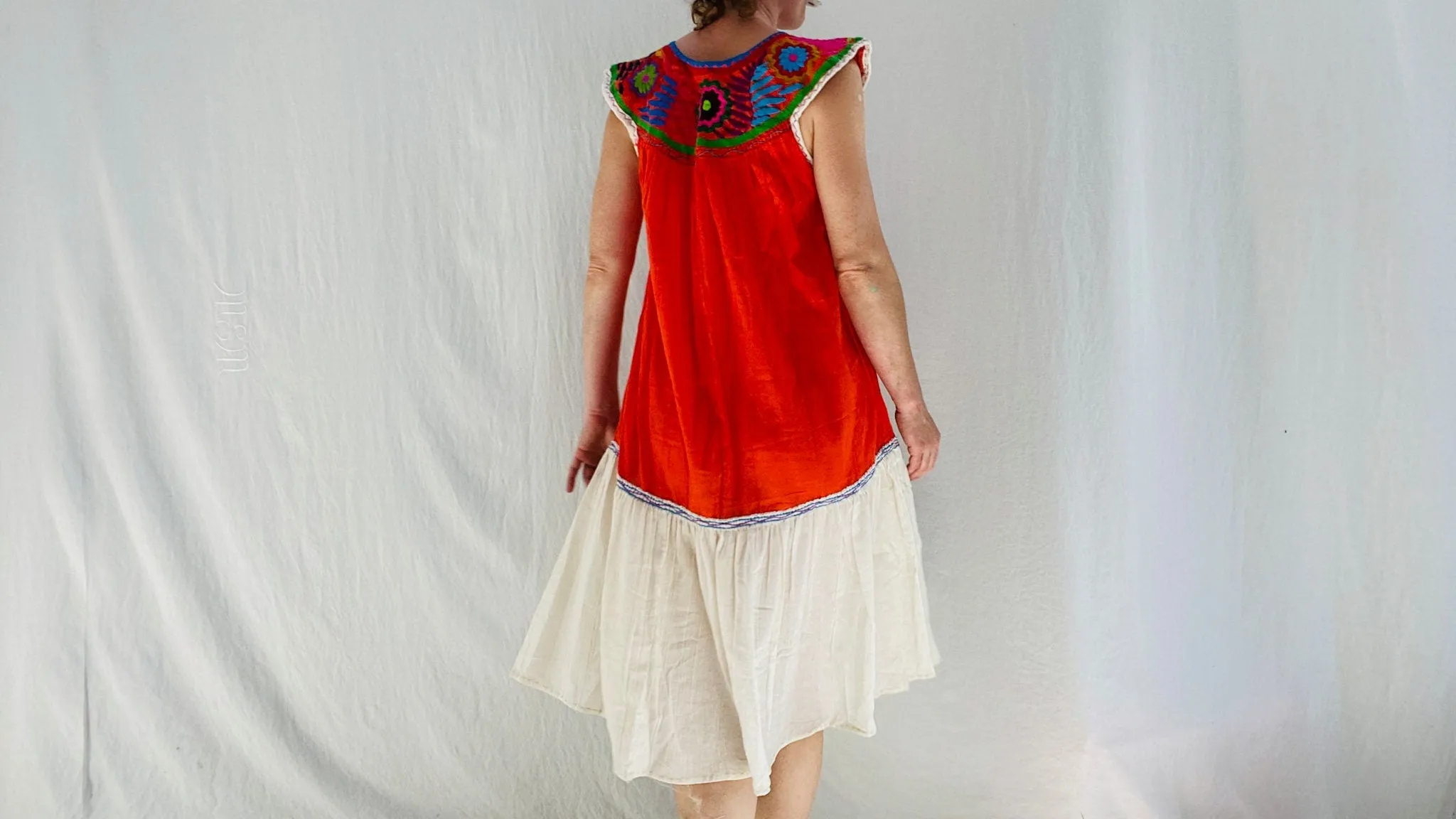 Mexican Embroidered Dress. Chiapas. Eyelete XS-M