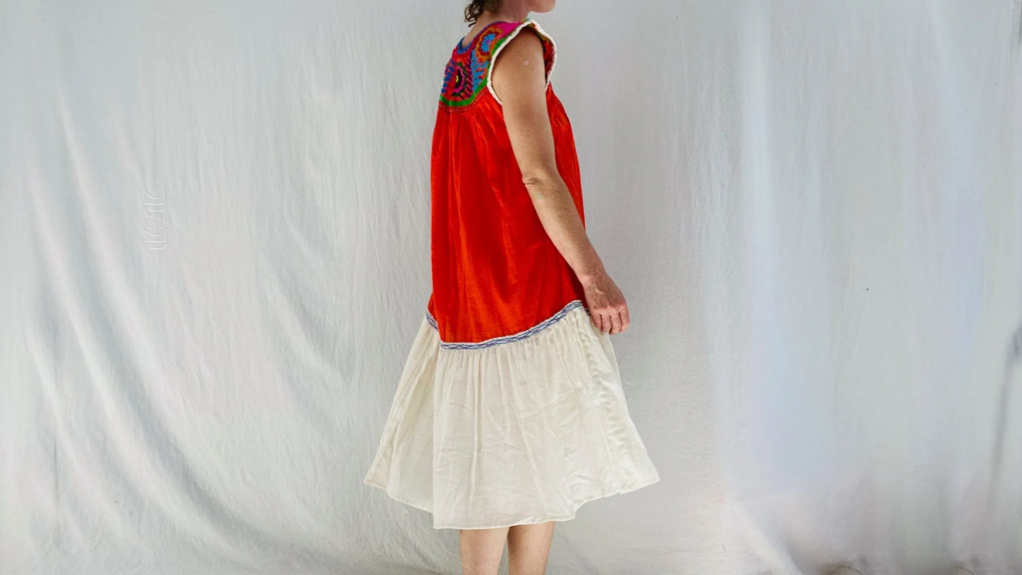 Mexican Embroidered Dress. Chiapas. Eyelete XS-M