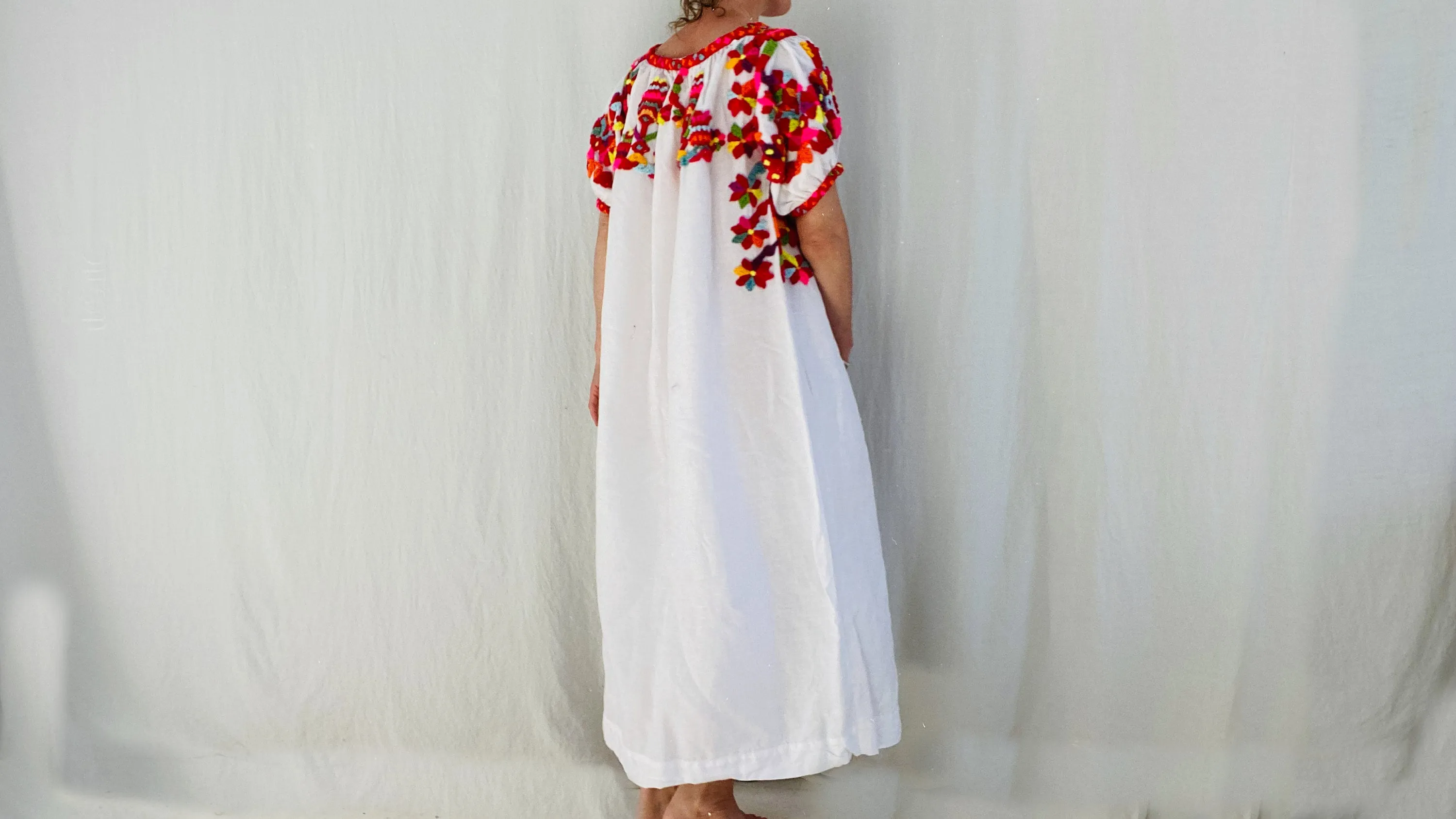 Mexican Otomi Embroidered Dress. Linen. XS-M. 0043