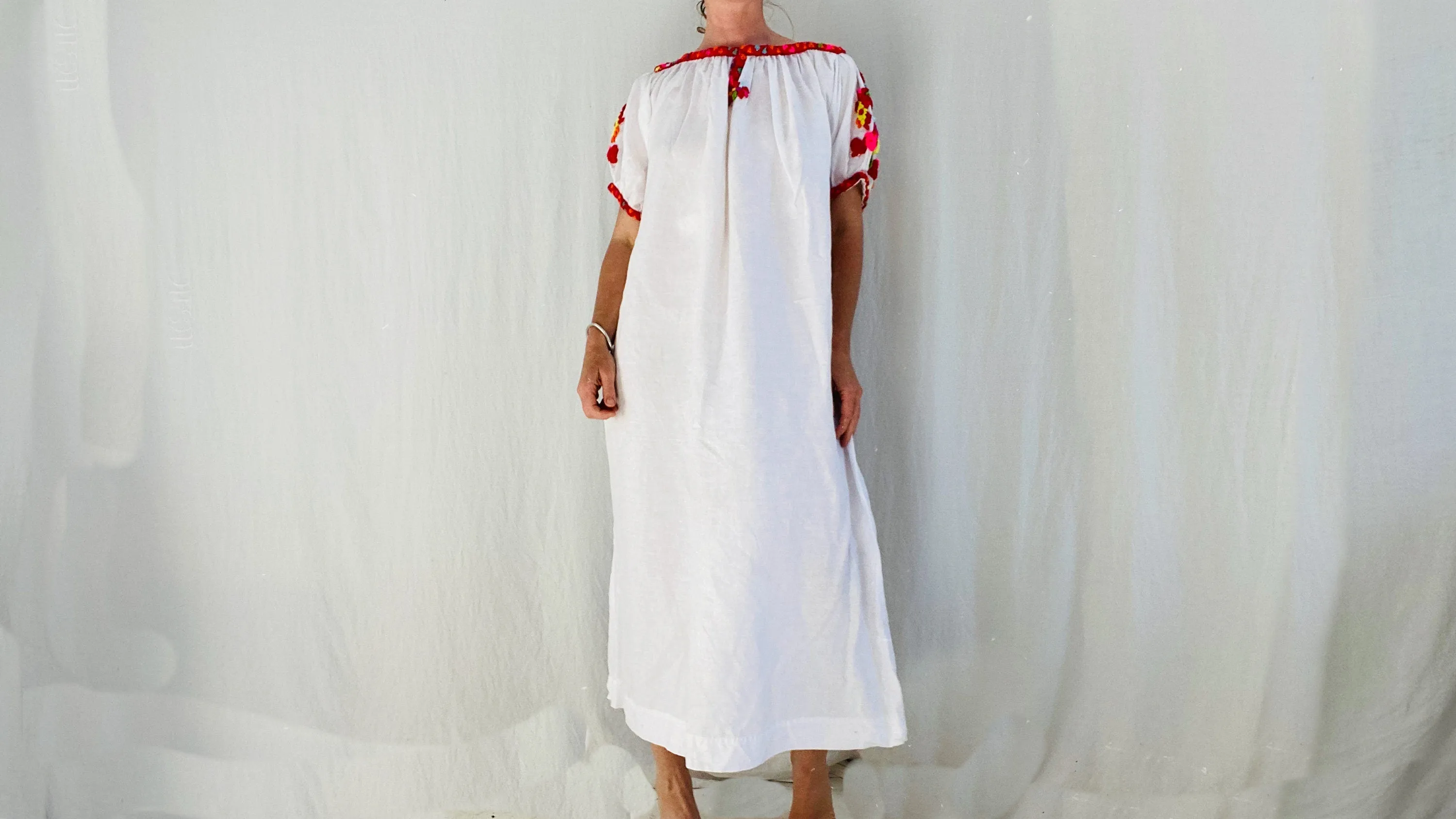 Mexican Otomi Embroidered Dress. Linen. XS-M. 0043