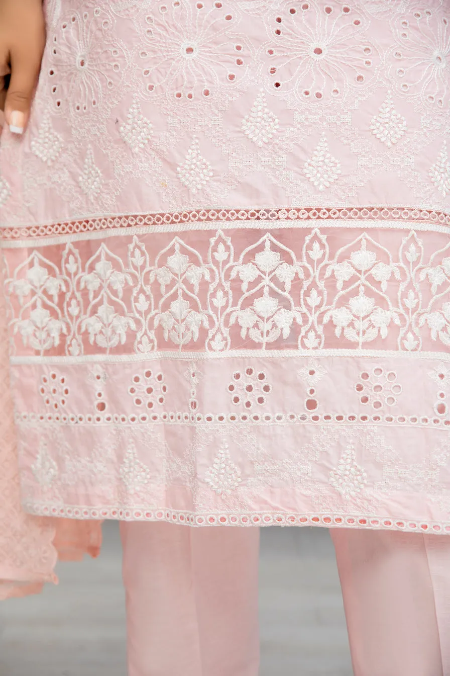 NOORMA KAMAL CHIKANKARI LAWN 02