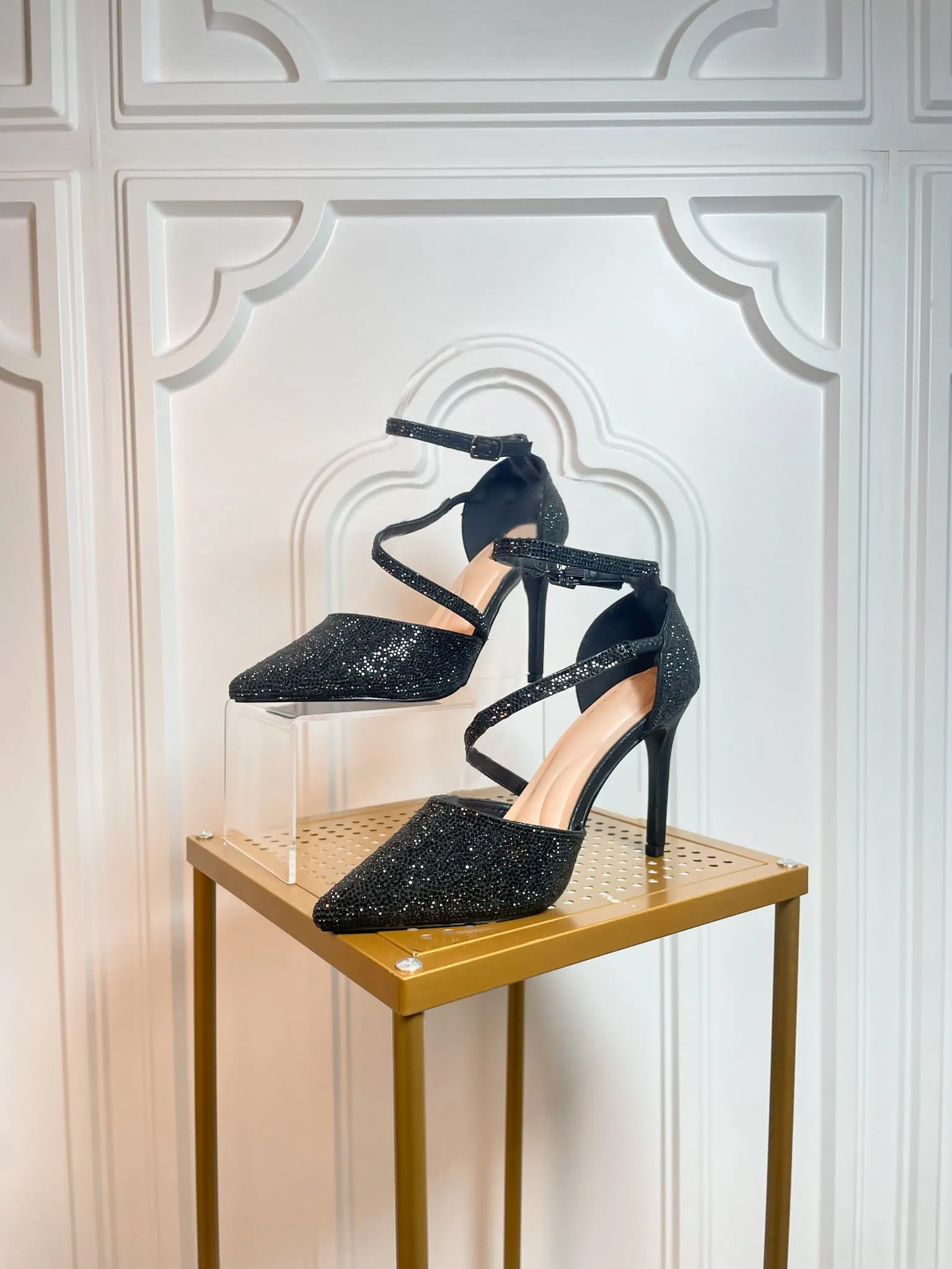 Reese Pointed Heels (Black)