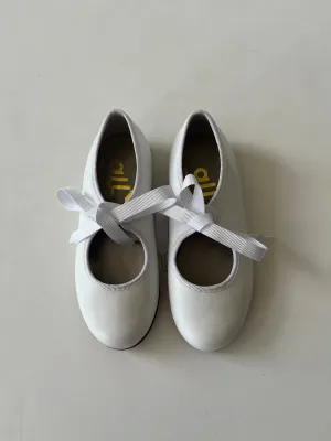 White leather mary jane with bow